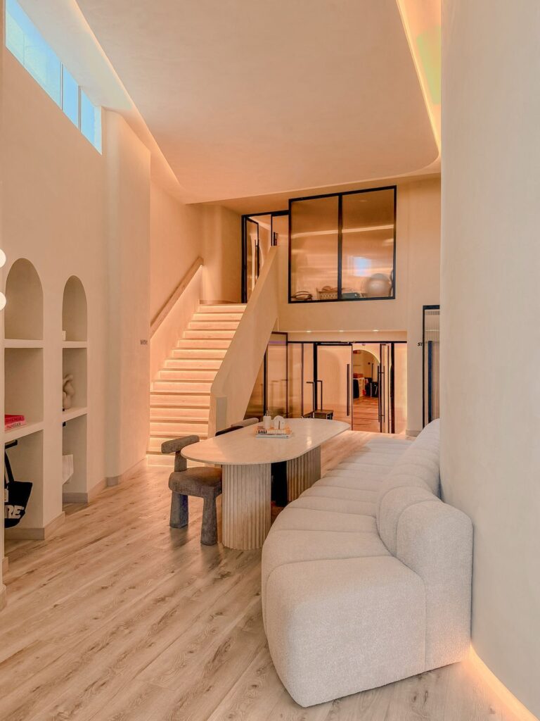 Posture, Business Bay, Dubai